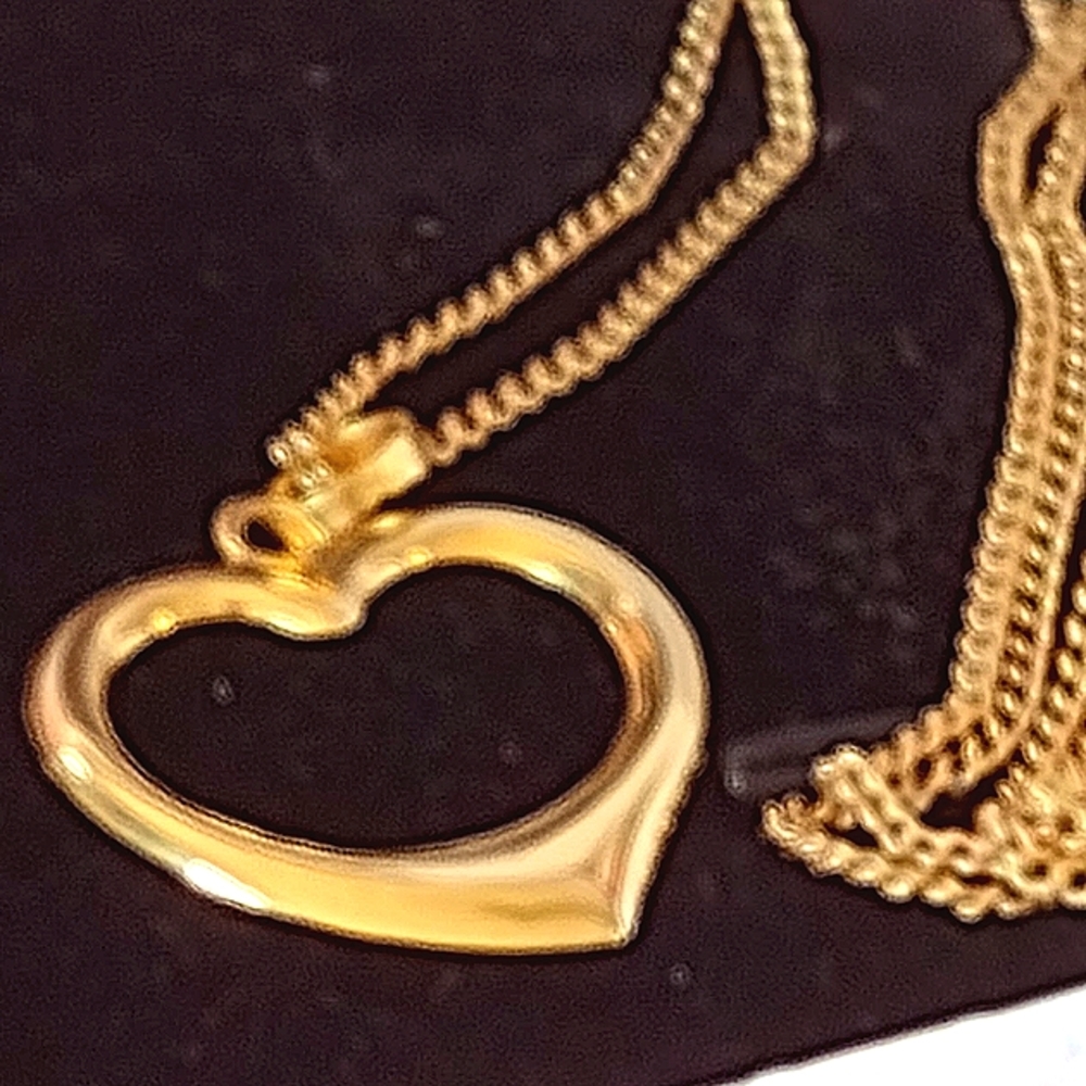 18KT Gold ๐ช Heart .5" .25gms Mother Daughter (2) Available Sold Separately - Picture 3 of 5